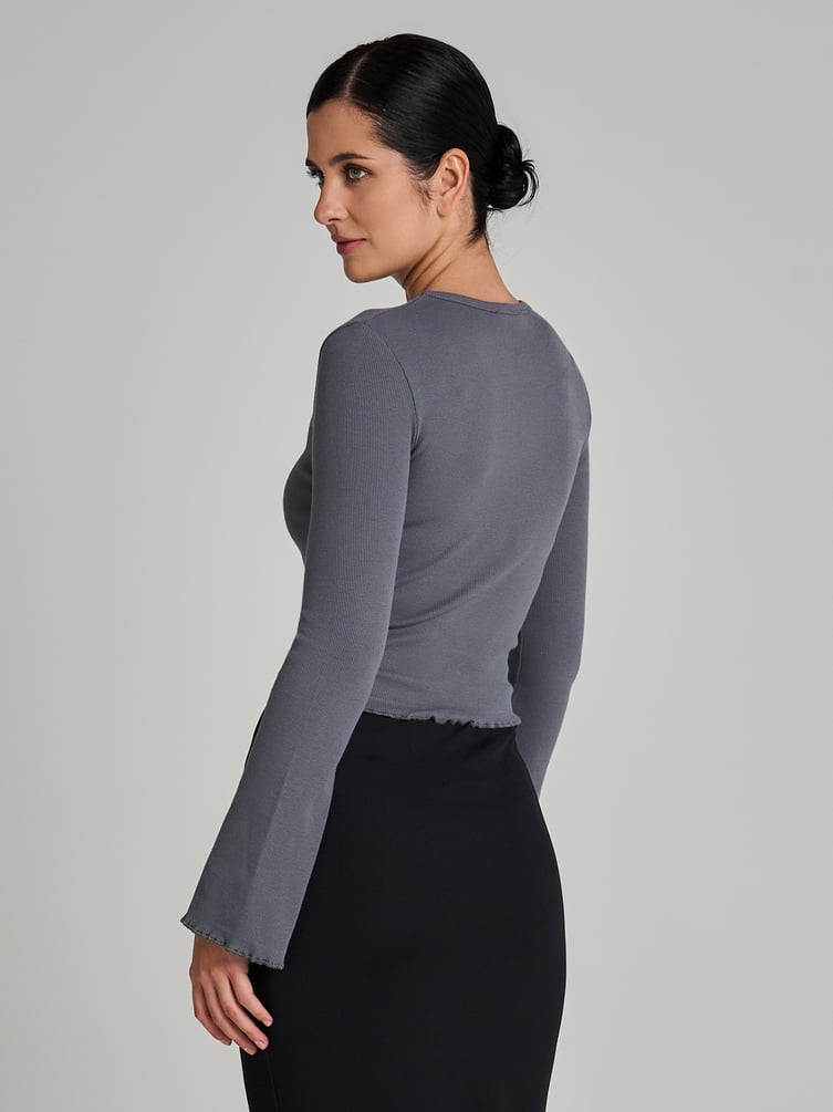 Лонгслив кроп с рукавами клеш