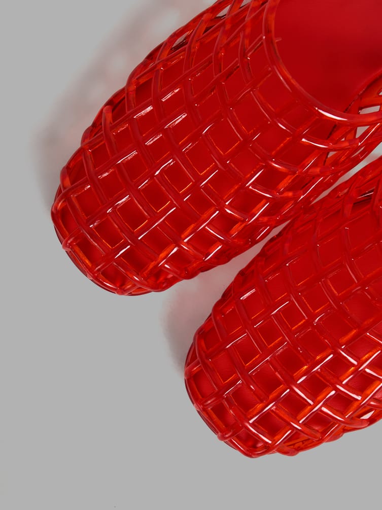 Шлепанцы с плетёным дизайном