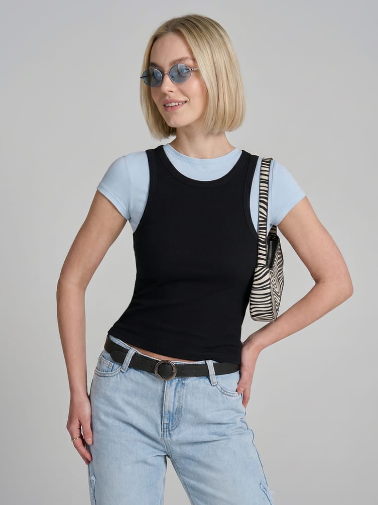 Майка на широких бретелях в рубчик