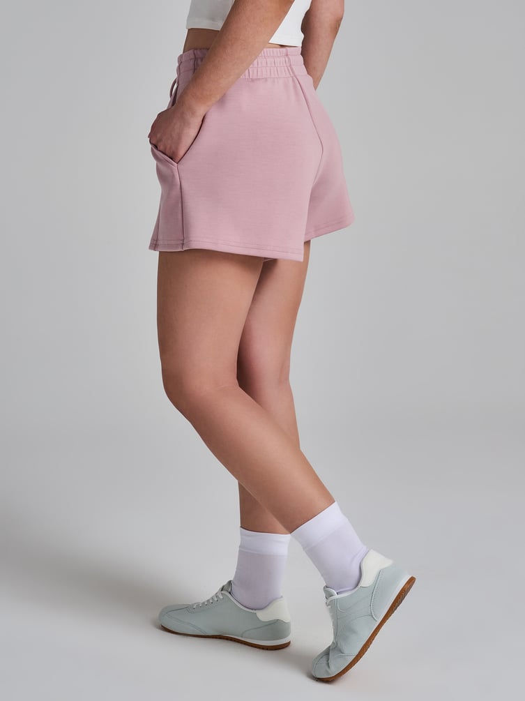 Шорты из вискозы со стрелками