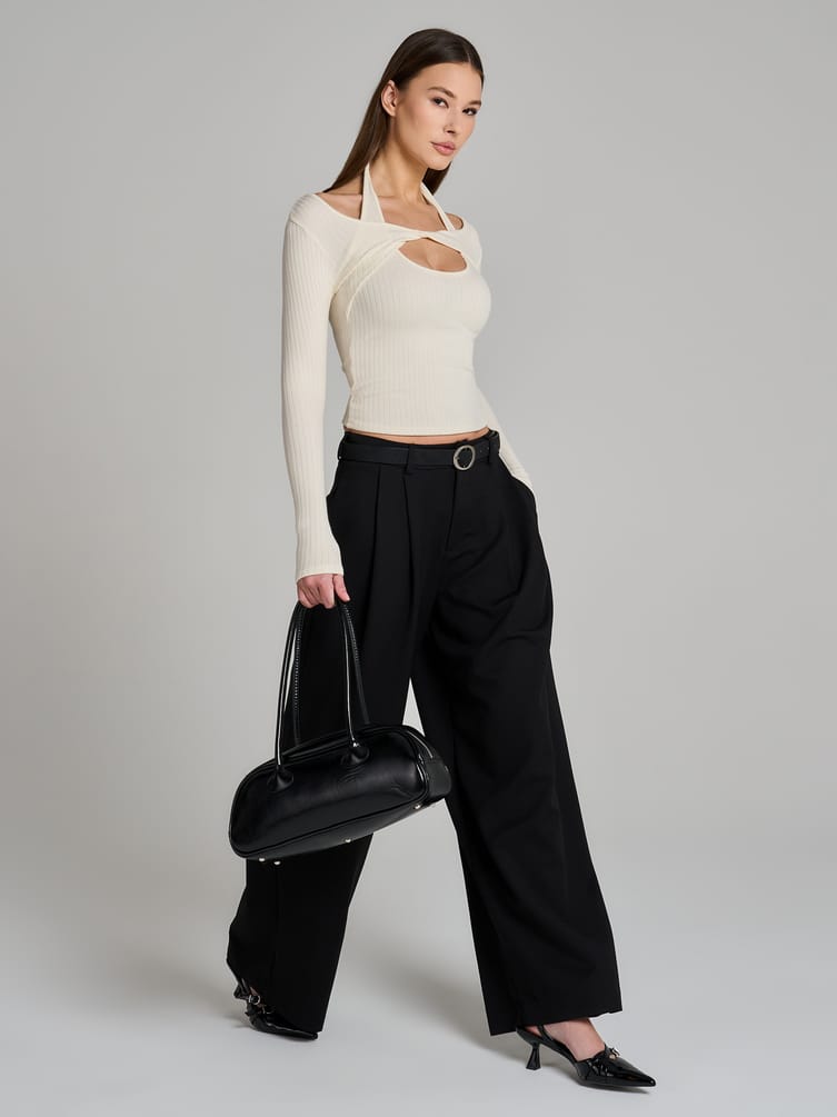 Лонгслив с декоративным вырезом