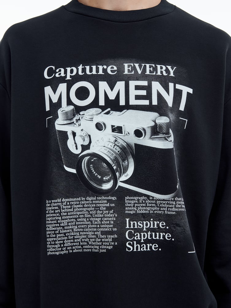 Свитшот оверсайз с принтом фотоаппарата