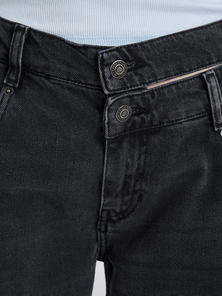 Джинсы широкие с вырезом на ремне