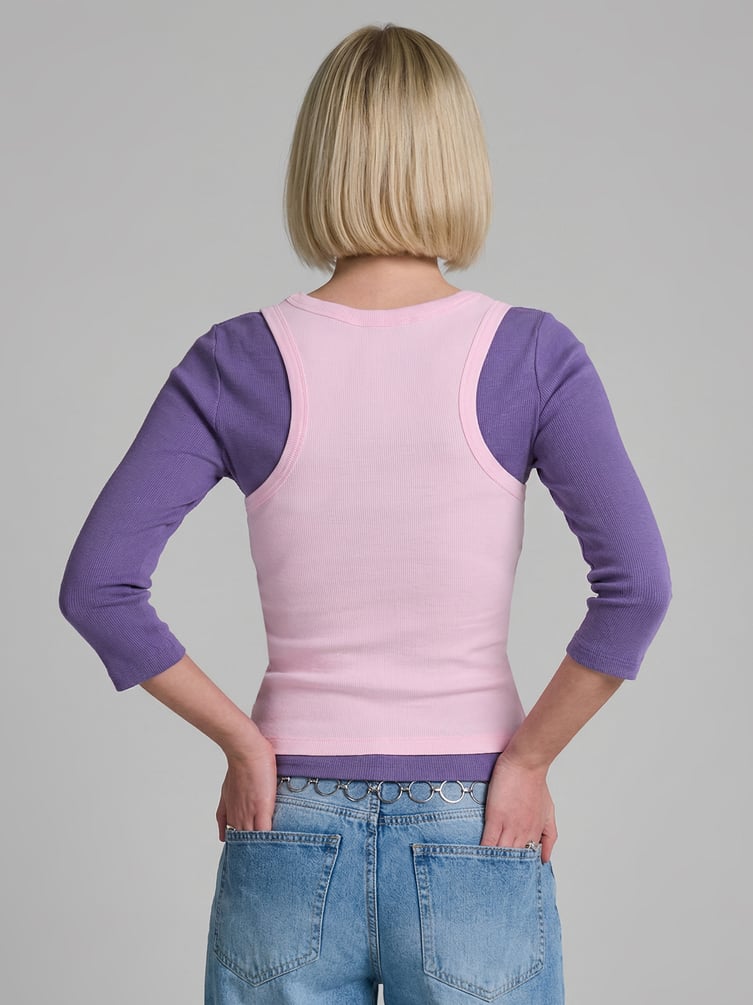 Майка на широких бретелях в рубчик