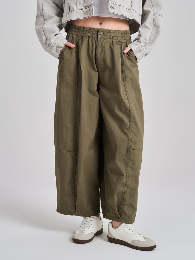 Брюки-бананы с защипами