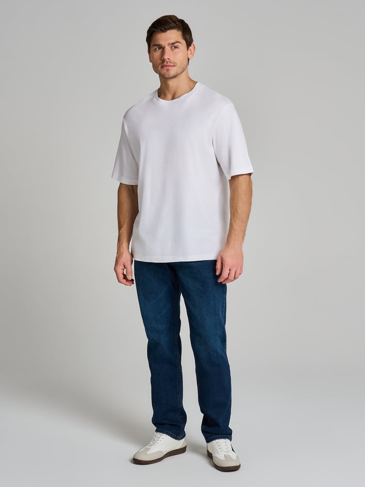 Классические прямые джинсы