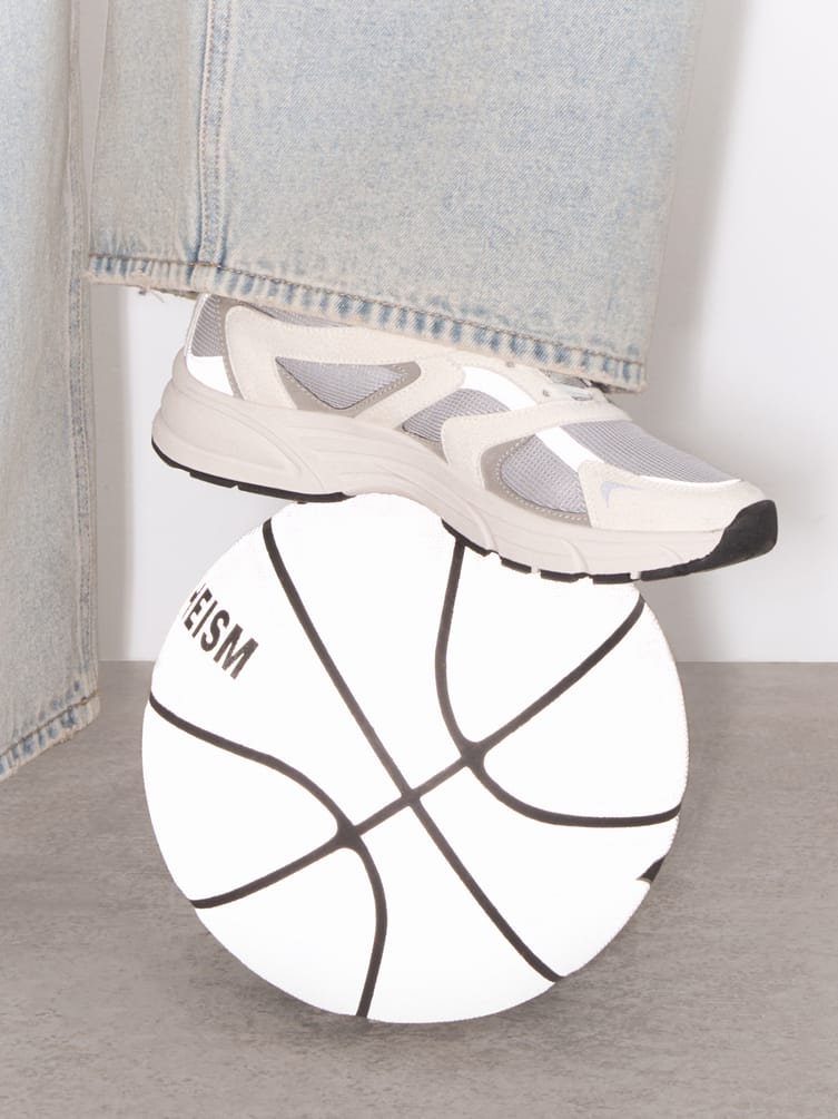 Спортивные кроссовки с сеткой