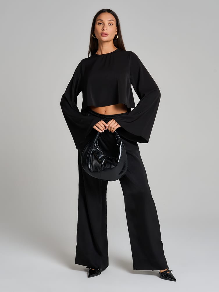 Блузка офисная нарядная с рукавом клеш