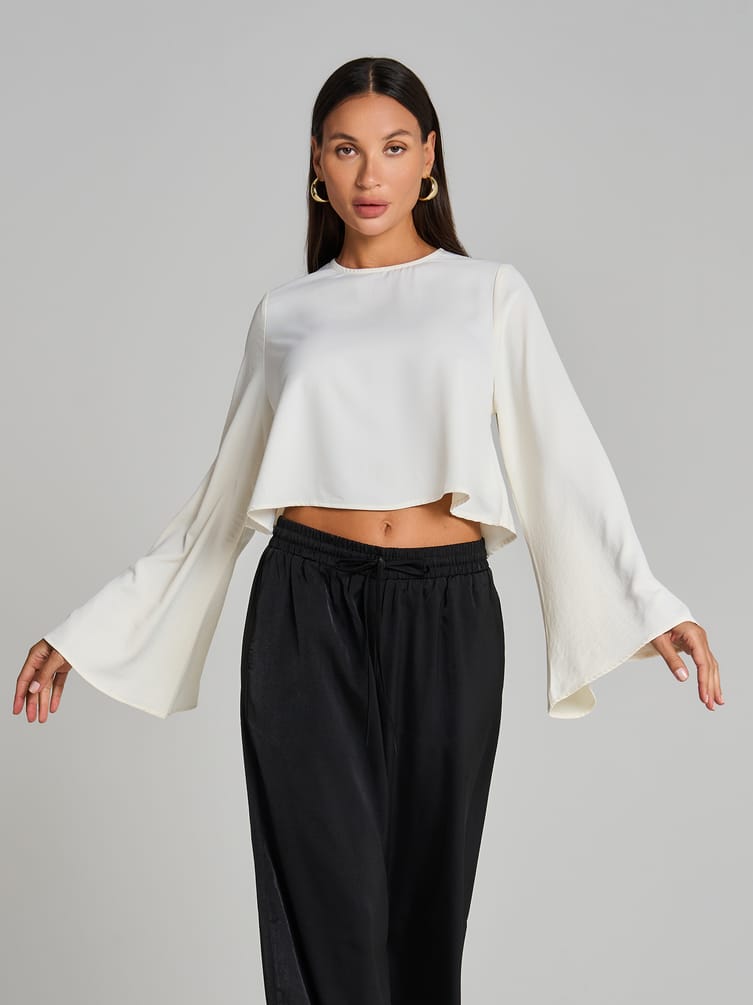 Блузка офисная нарядная с рукавом клеш