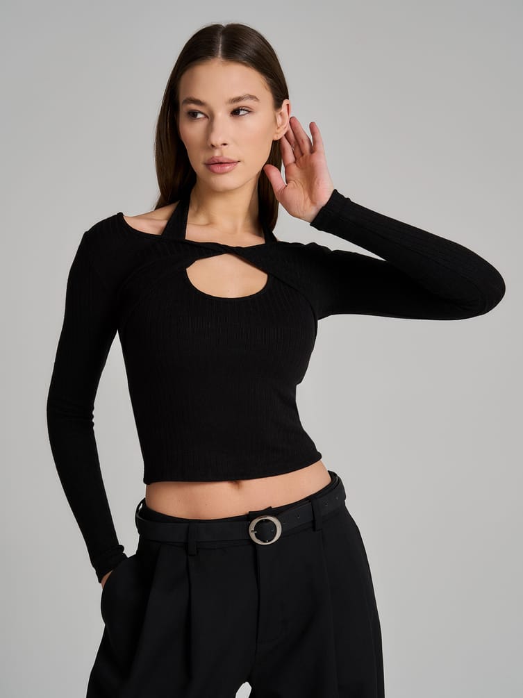 Лонгслив с декоративным вырезом