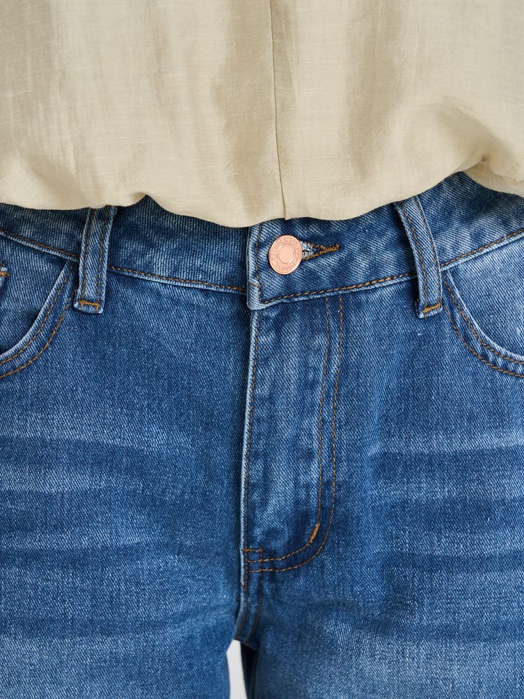 Джинсы прямые с необработанными краями