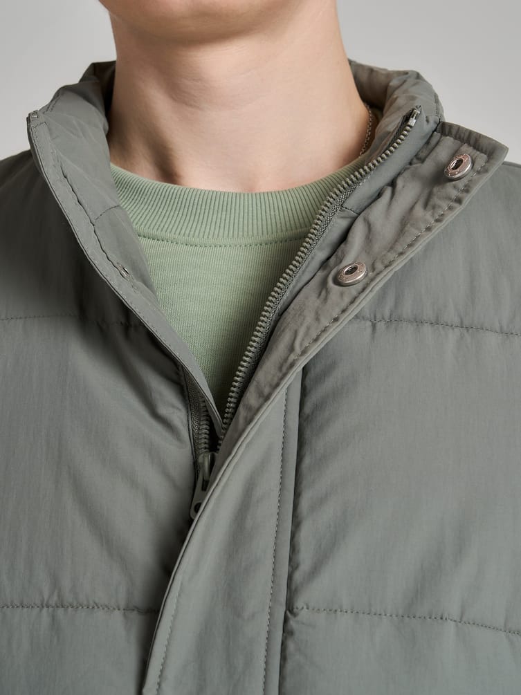 Жилетка стеганая на синтепоне