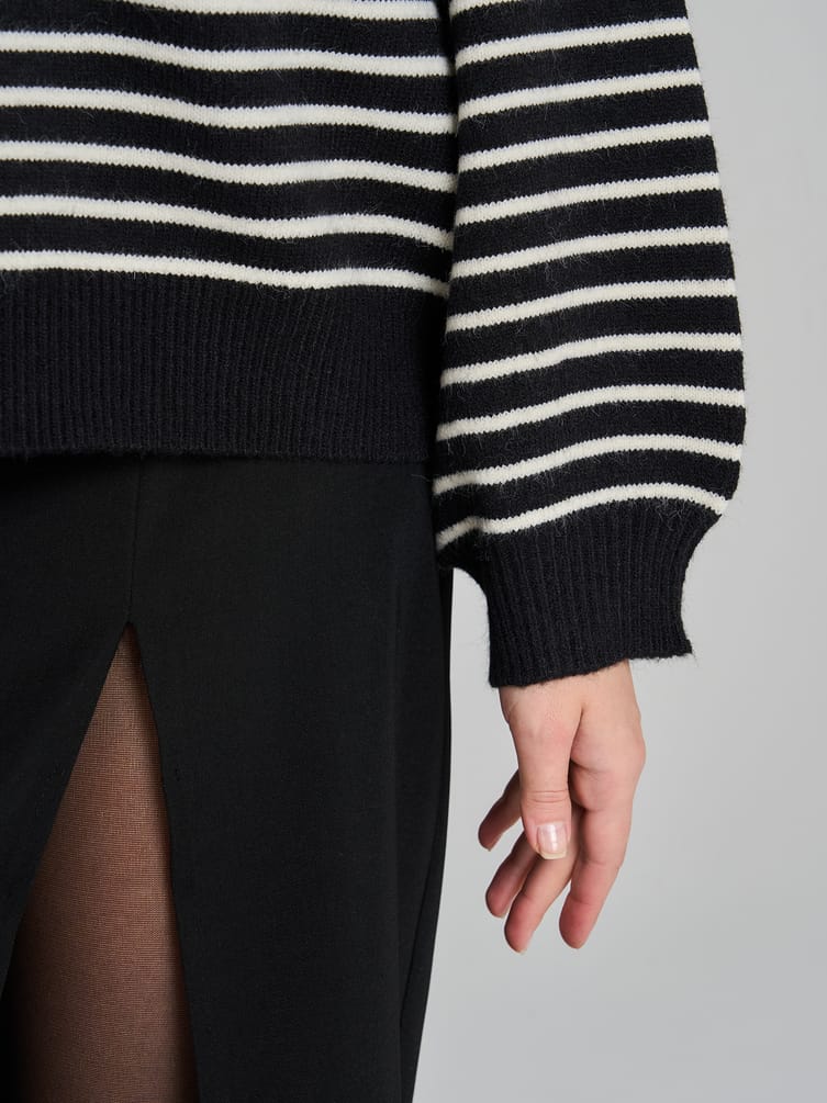 Джемпер трикотажный в полоску