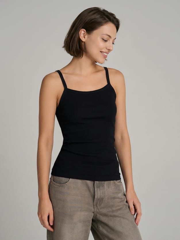 Топ в рубчик на тонких бретелях