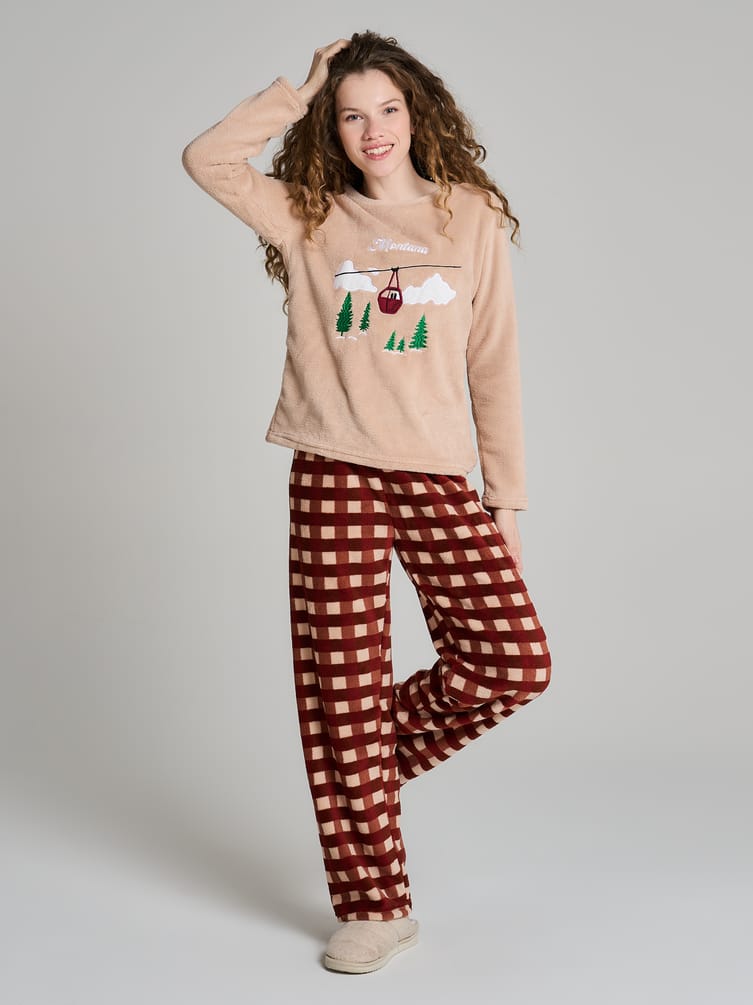 Пижама плюшевая с вышивкой и брюками