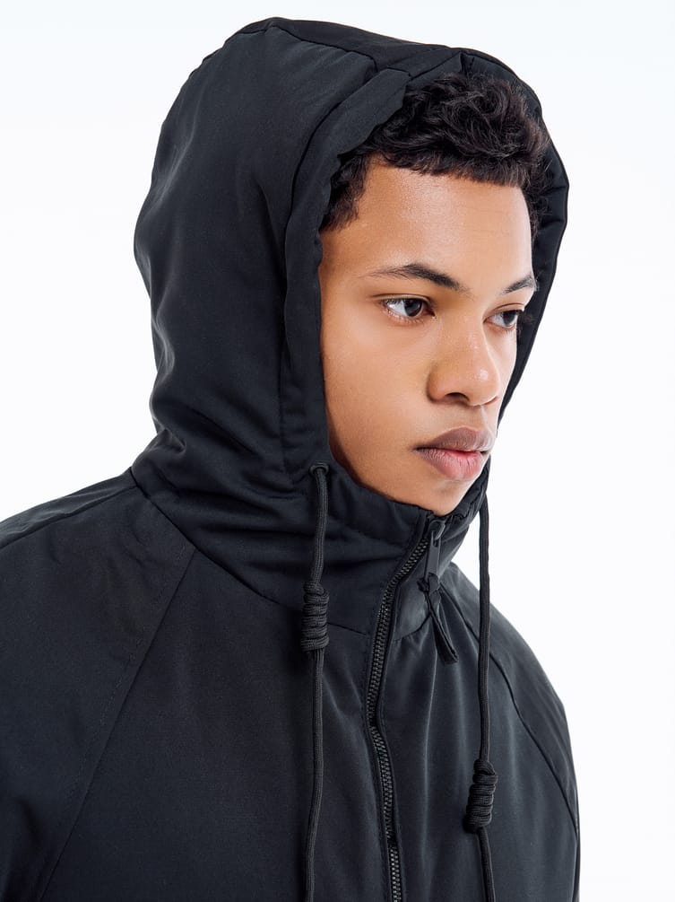 Демисезонная куртка с капюшоном