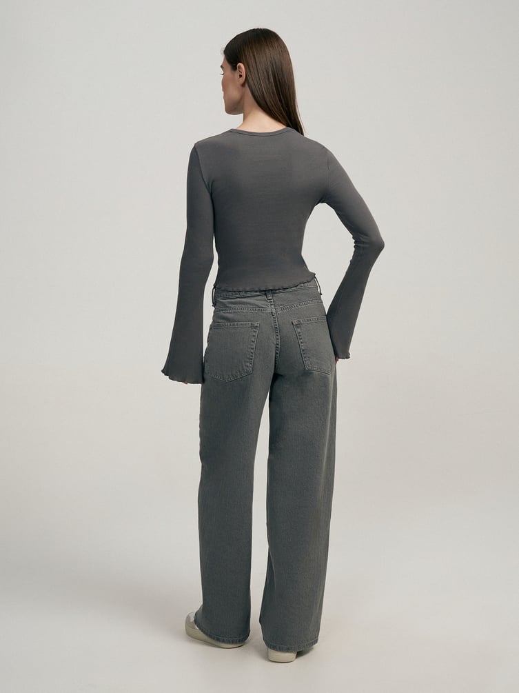 Лонгслив кроп с рукавами клеш