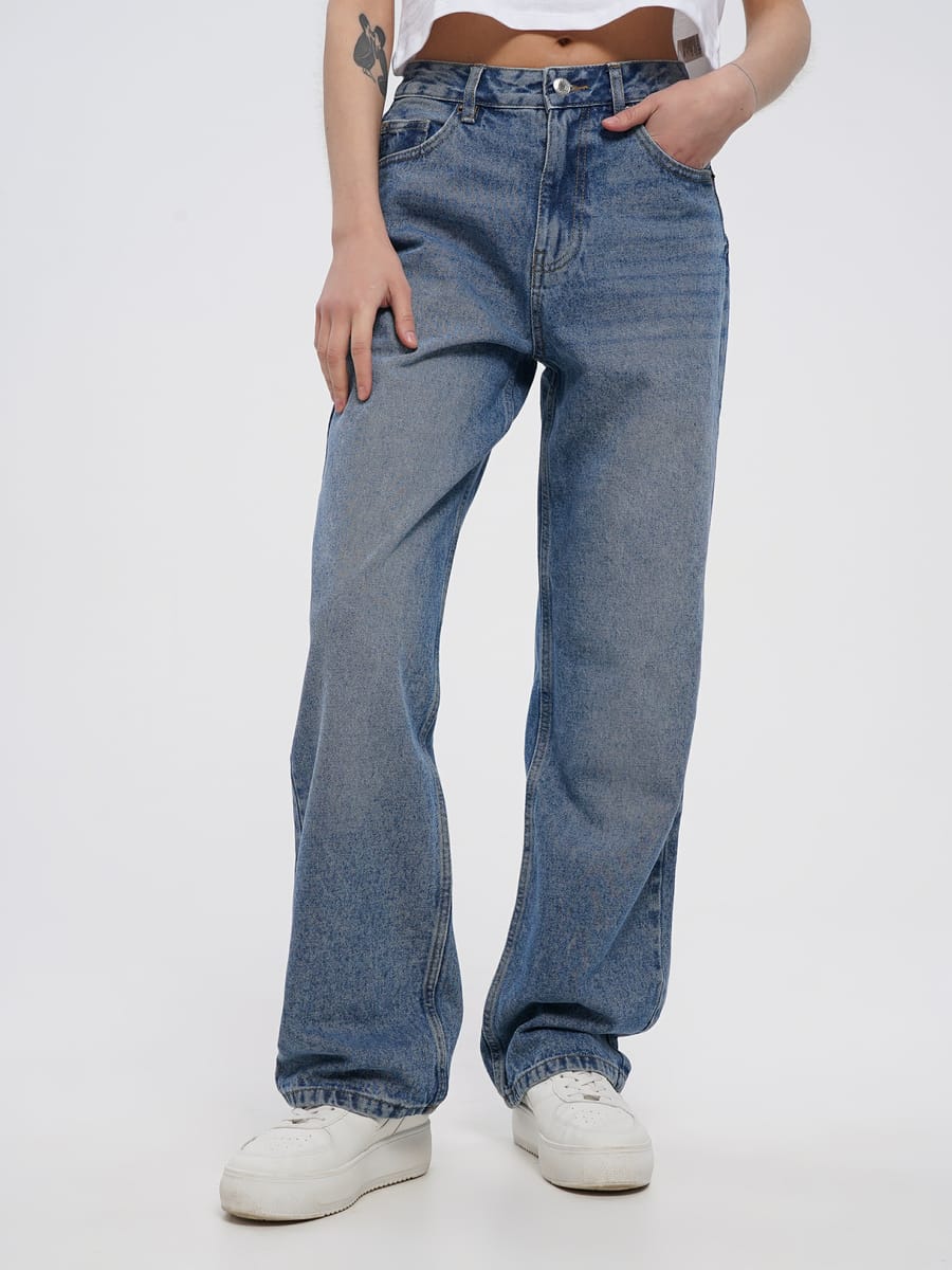 Прямые джинсы с высокой посадкой