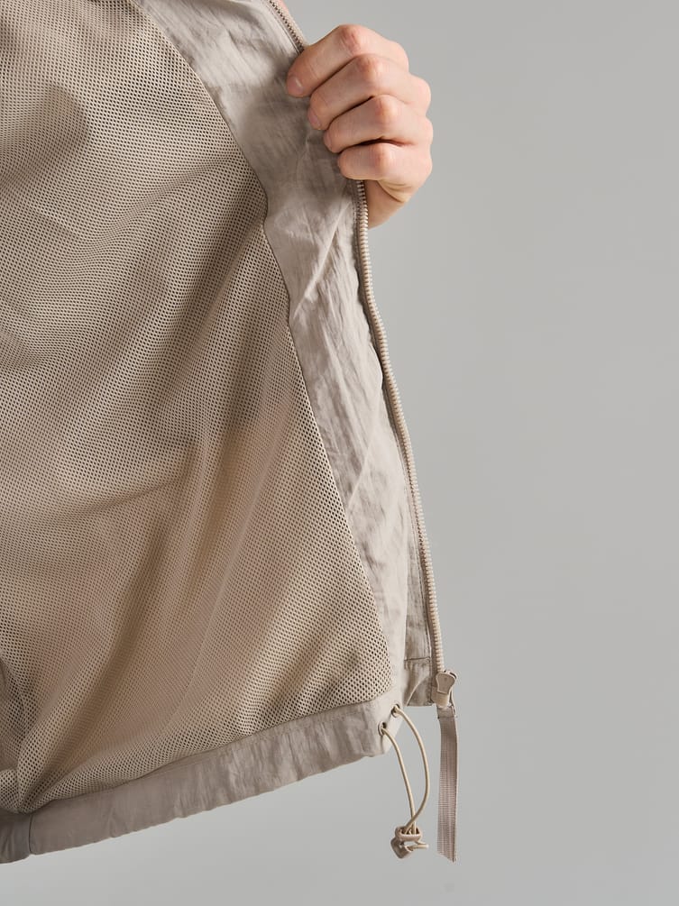 Ветровка демисезонная с капюшоном