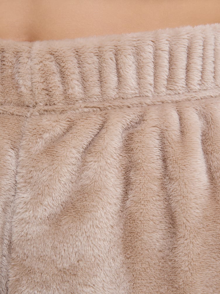 Плюшевая пижама с вышивкой и брюками