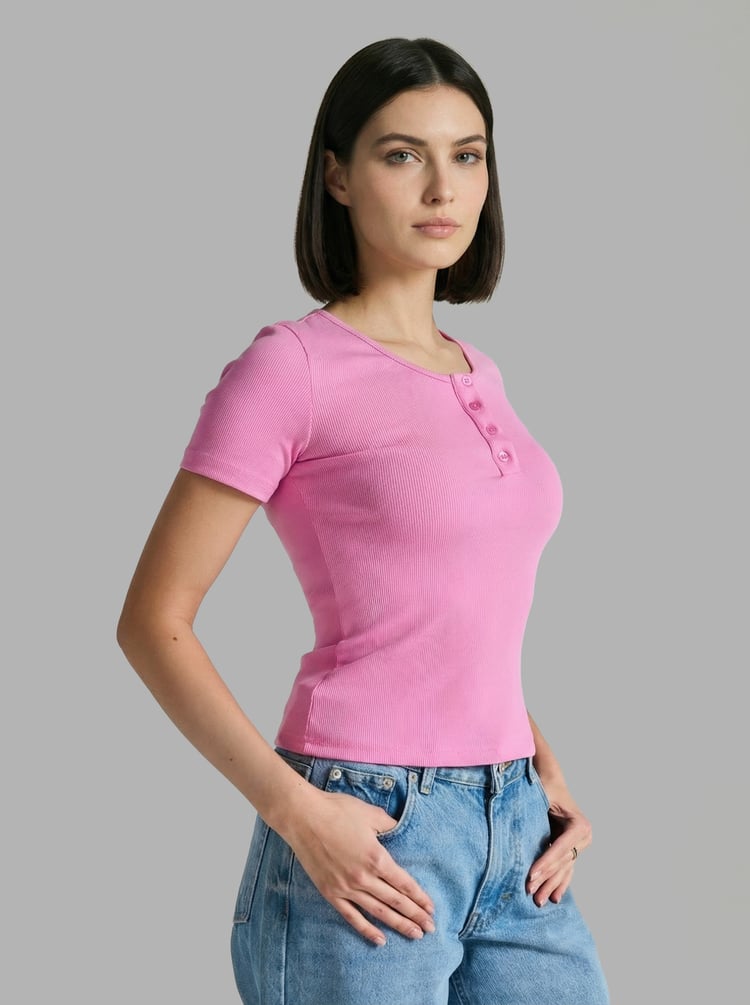 Футболка приталенная на пуговицах