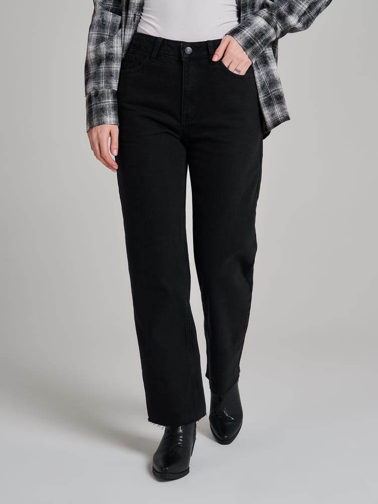 Джинсы зауженные с необработанными краями