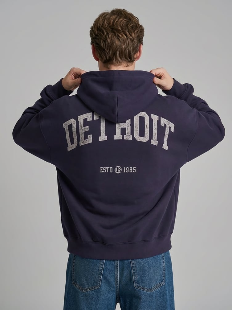 Толстовка оверсайз с надписью на спине