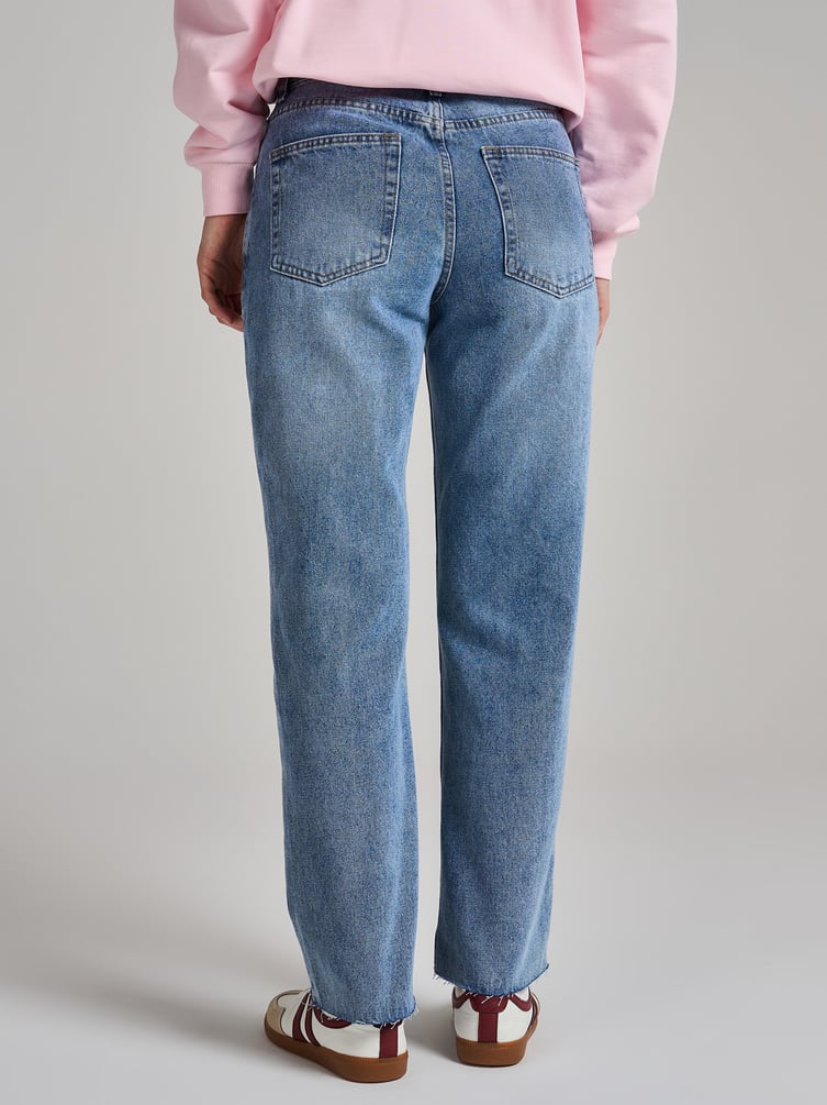 Джинсы зауженные с необработанными краями