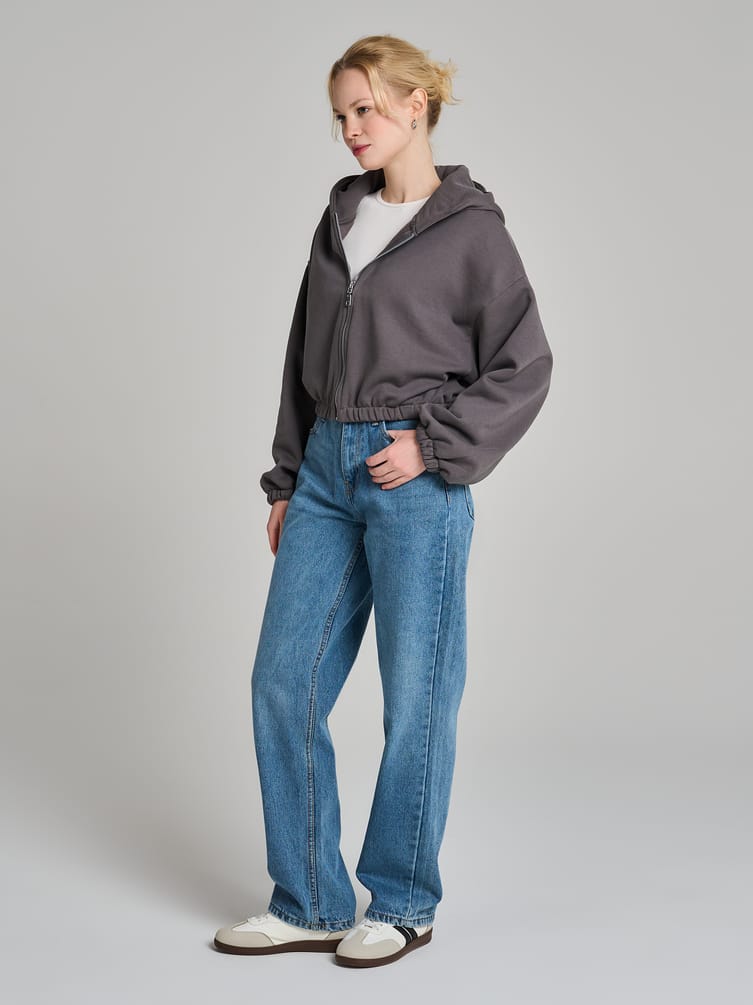 Укороченная зипка оверсайз на молнии с капюшоном и начесом