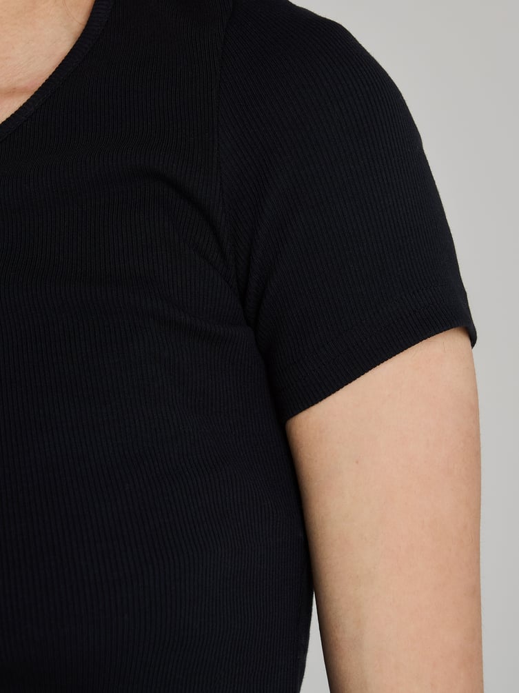 Футболка приталенная на пуговицах