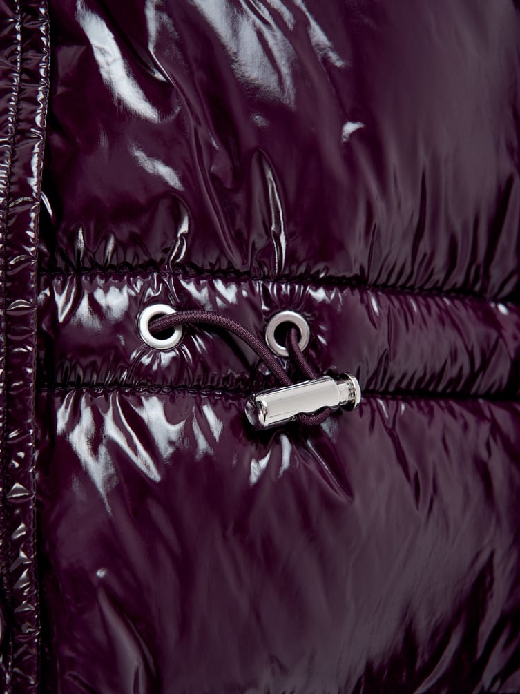 Болоньевая куртка с капюшоном на синтепоне