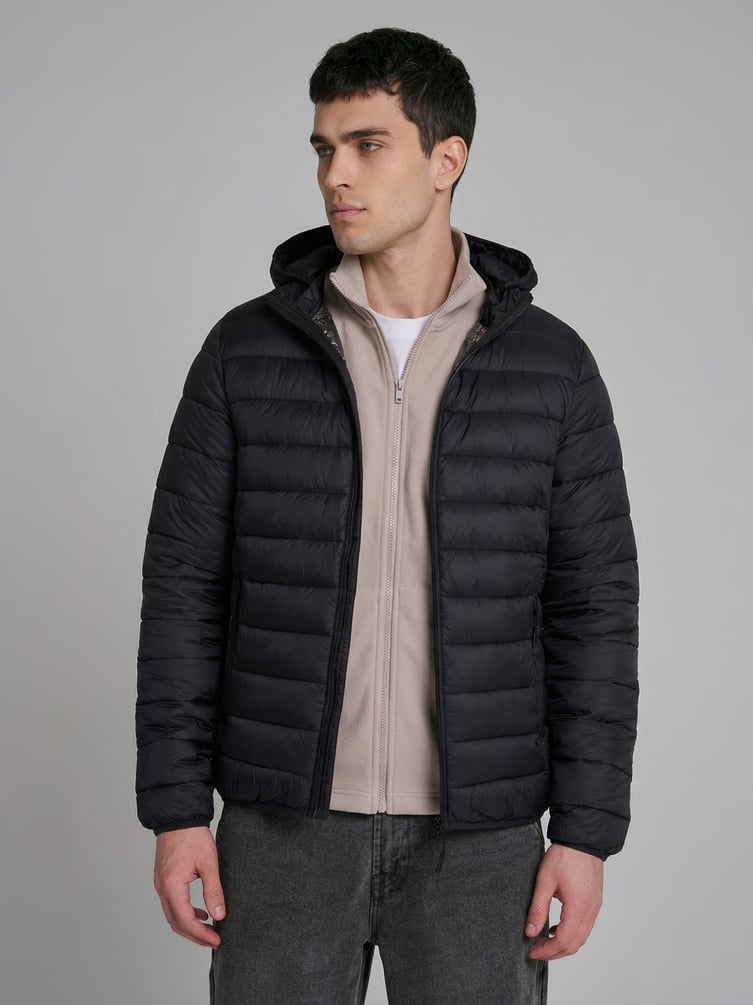 Демисезонная теплая куртка на синтепоне с капюшоном