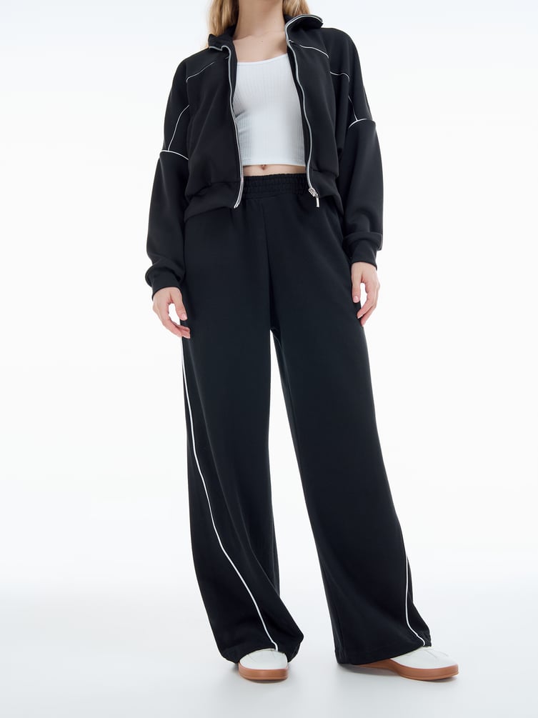 Спортивные брюки оверсайз с лампасами