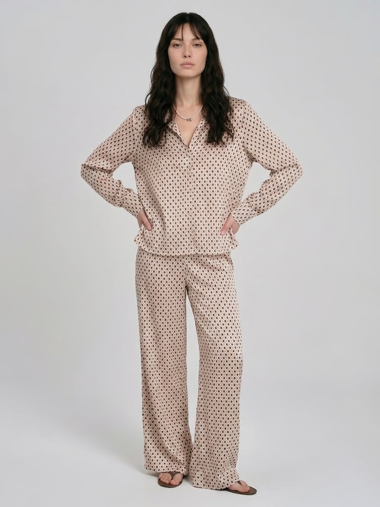 Костюм летний с рубашкой и брюками