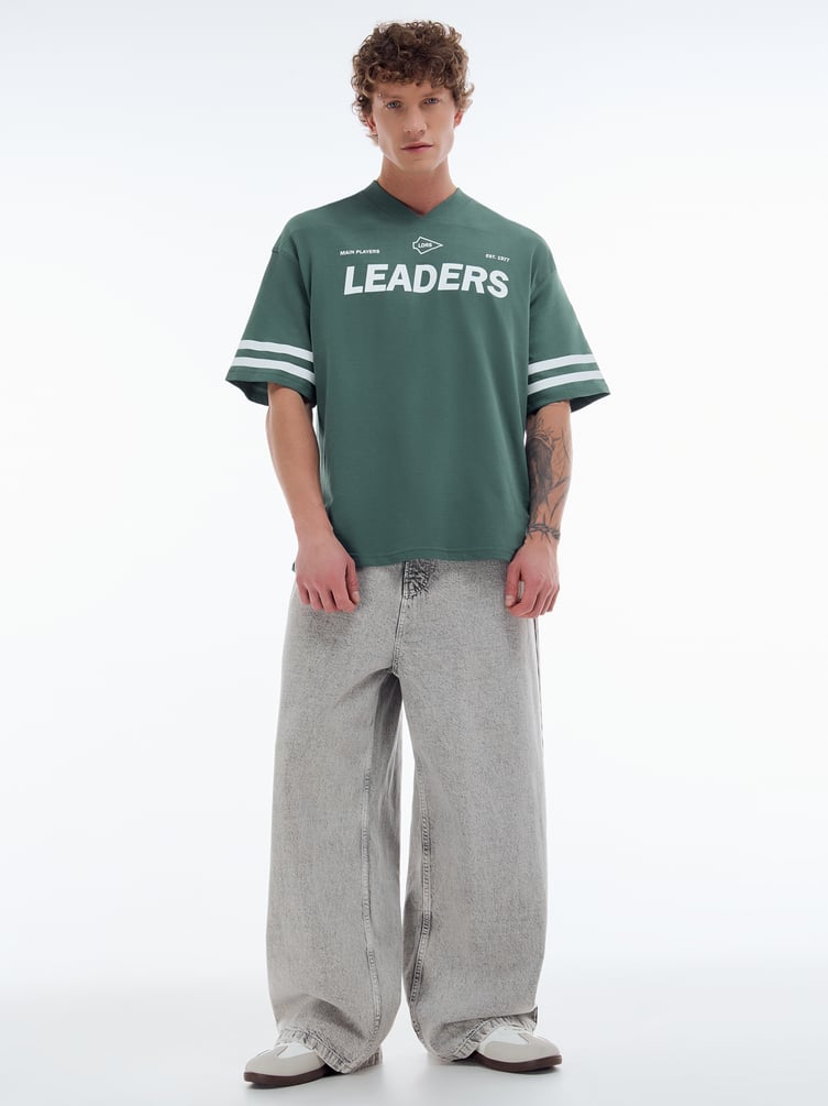 Спортивная футболка с надписью Leader