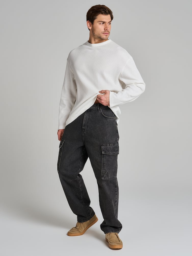 Зауженные джинсы карго с боковыми карманами