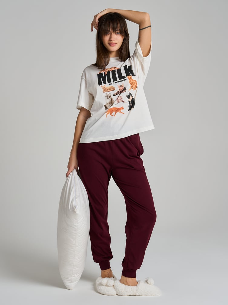 Пижама с принтом котиков и брюками