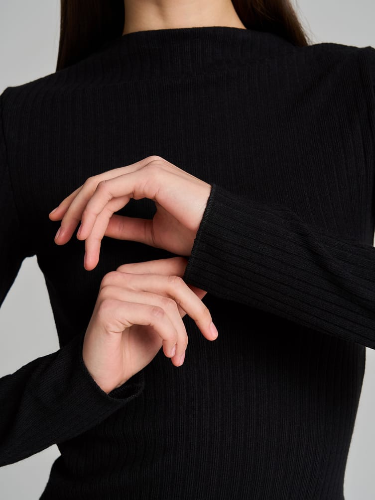 Лонгслив асимметричный в рубчик