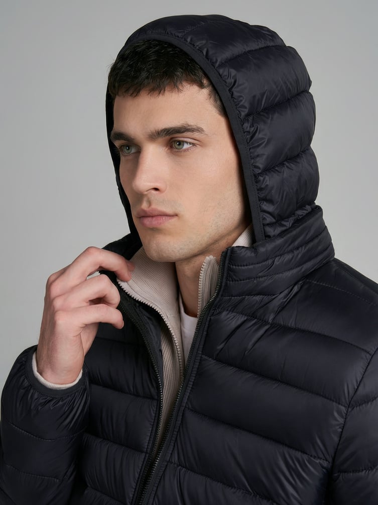 Демисезонная теплая куртка на синтепоне с капюшоном