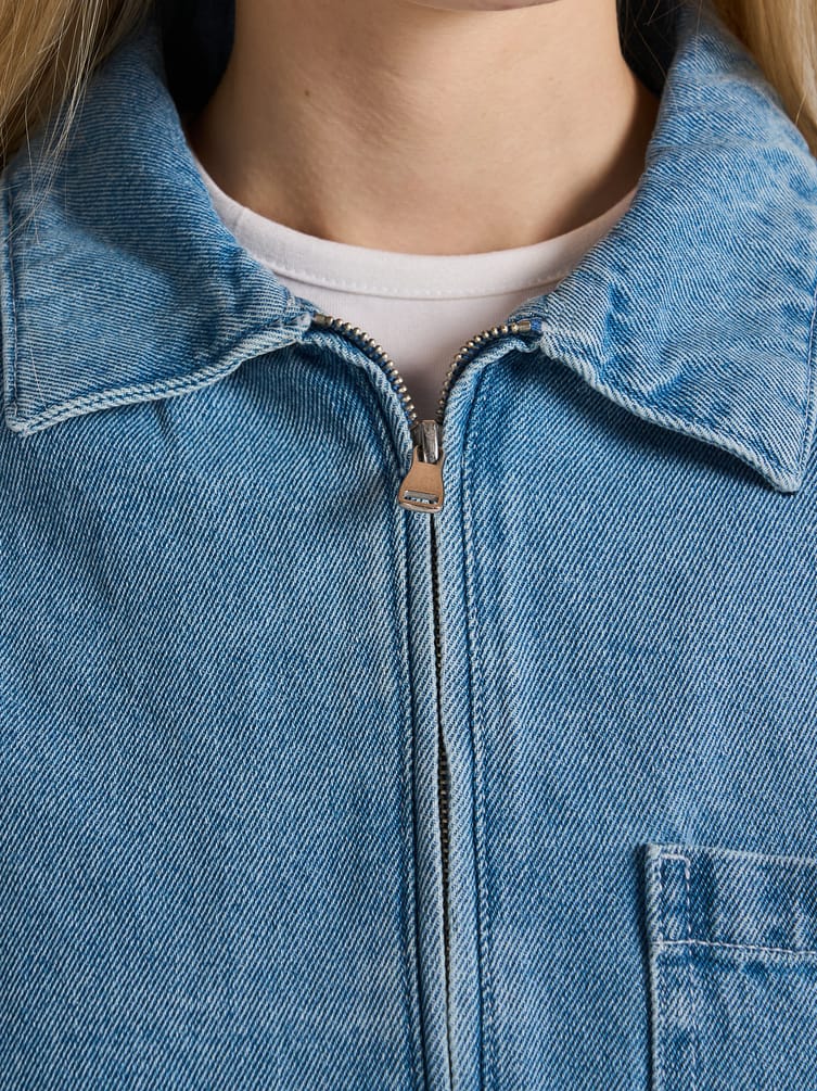 Джинсовая куртка оверсайз на молнии