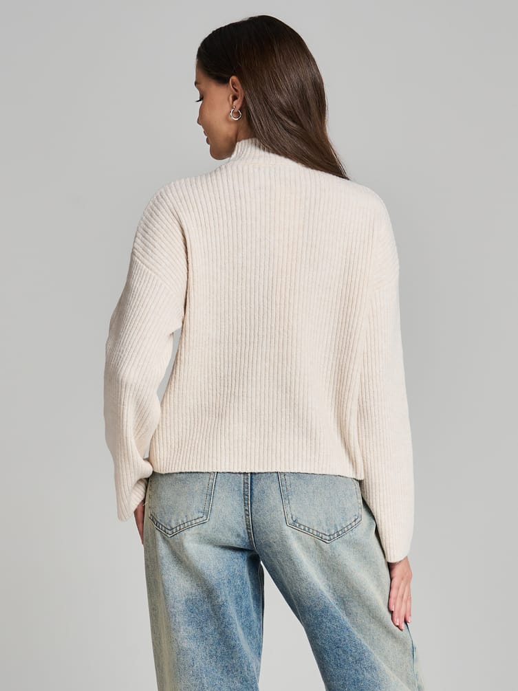 Свитер вязаный теплый