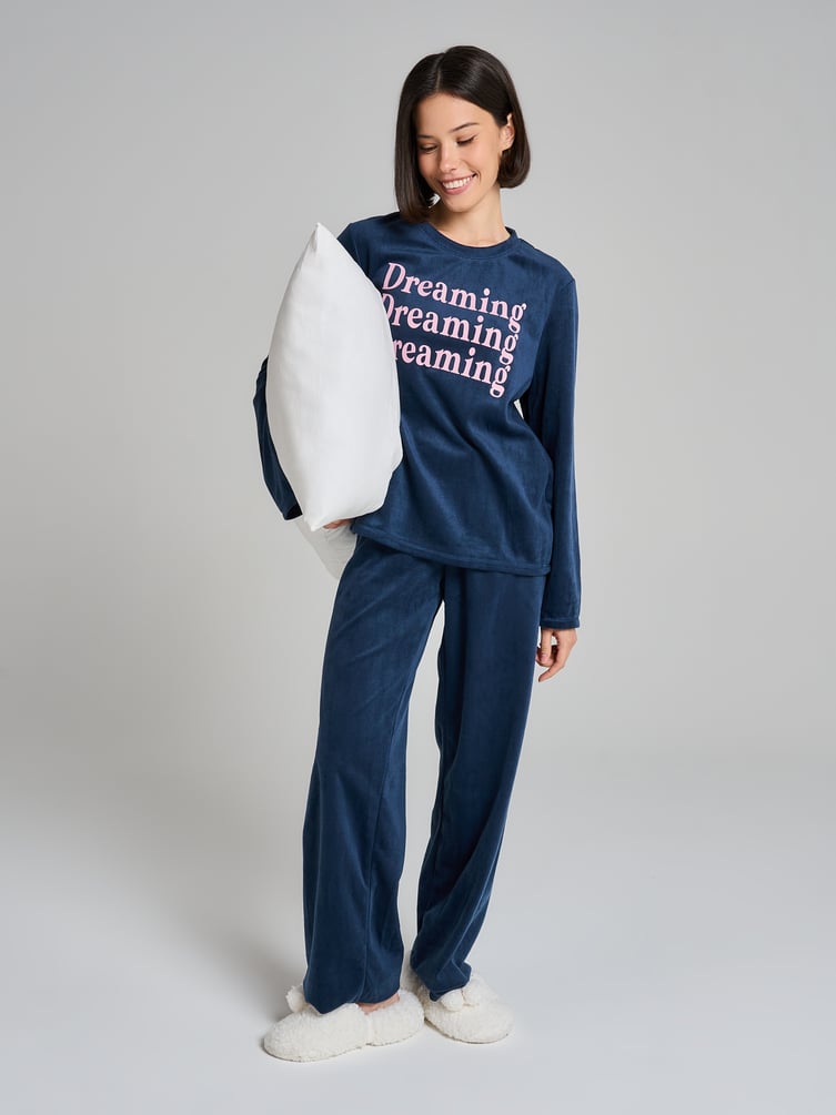 Пижама плюшевая с надписью и брюками