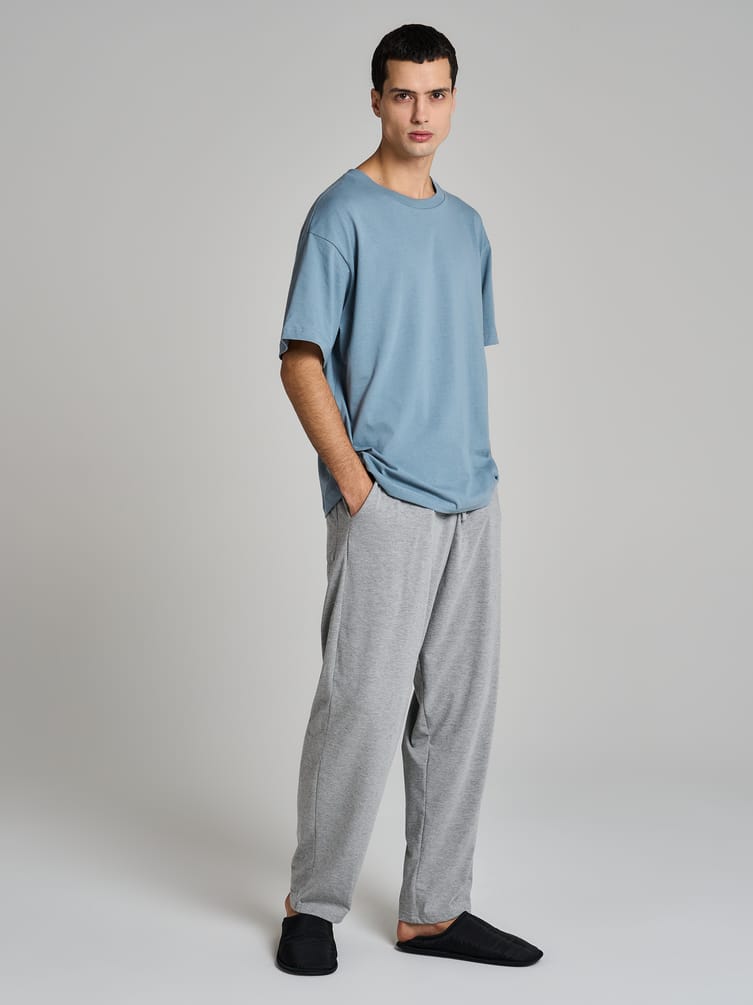 Пижама с футболкой и брюками