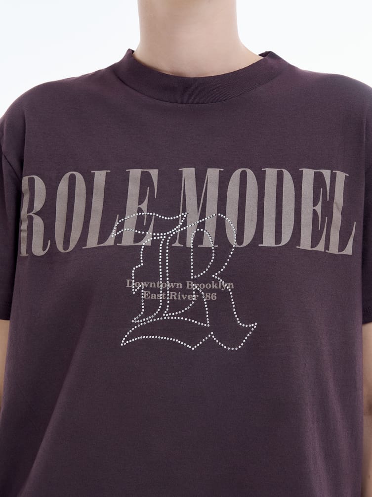 Футболка с надписью и стразами