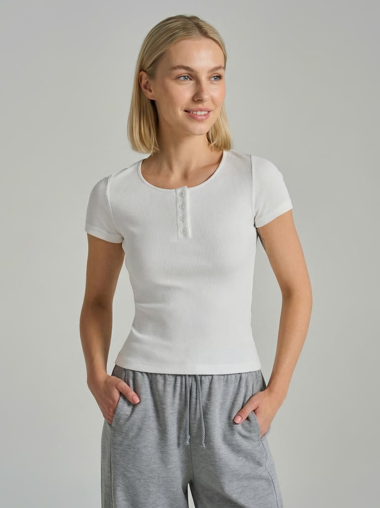 Футболка приталенная на пуговицах