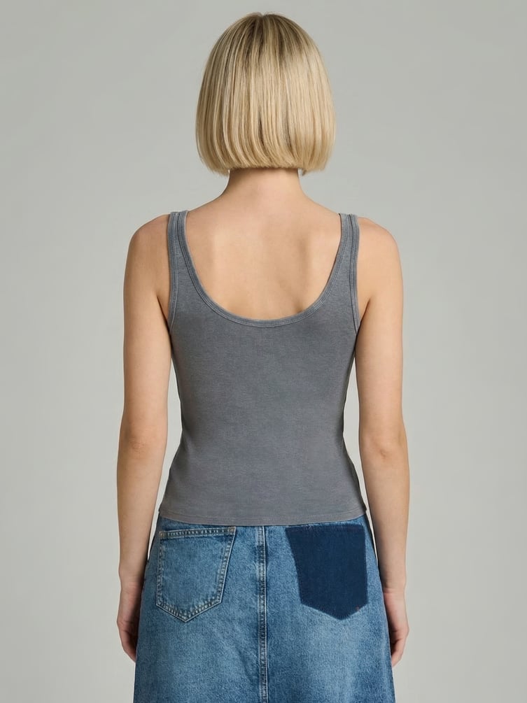 Майка в рубчик на широких бретелях