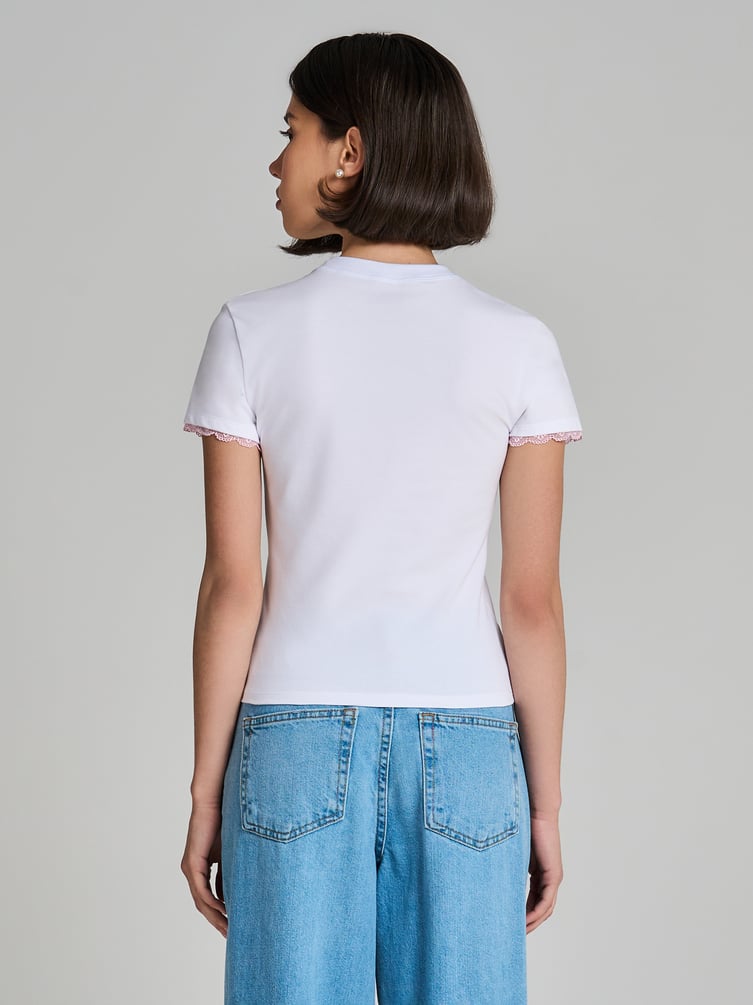 Короткая футболка с кружевом