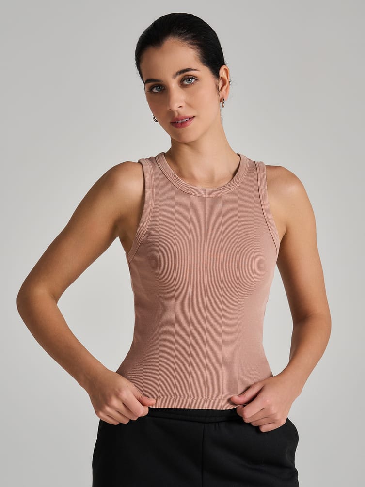 Майка на широких бретелях с вареным эффектом