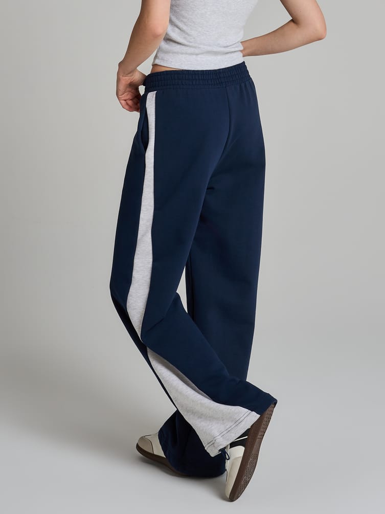 Брюки спортивные с лампасами