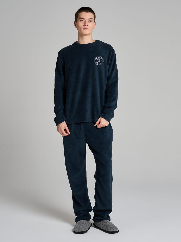 Пижама плюшевая со спортивной нашивкой и брюками